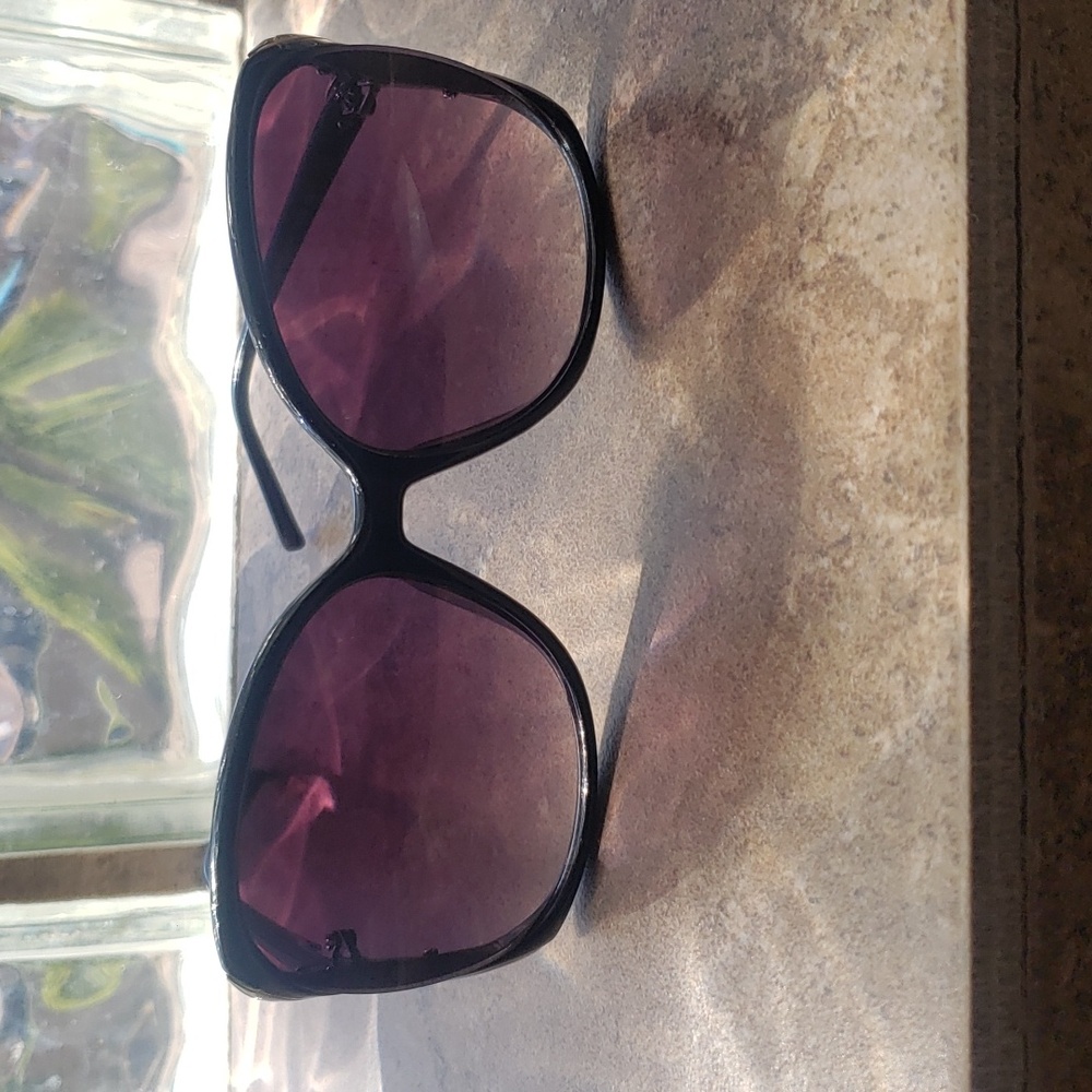 Tahari Womens sunglasses
